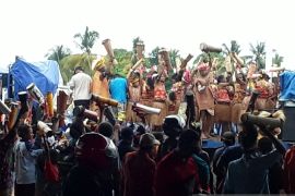 Masyarakat adat Biak sangat berperan aktif mendukung objek wisata