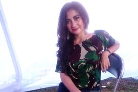 Artis asal Lebak Sofie Ehoy tempuh jalan kaki dua jam di pedalaman Sumatera