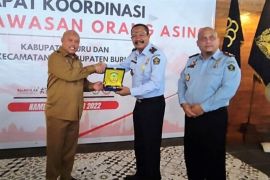 Pemkab Buru turut awasi ketat aktivitas orang asing dan WNA