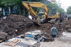 Pembangunan saluran di pusat Kota Surabaya dikebut dalam dua pekan