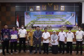 Peluncuran perdana aplikasi Emak dan sosialisasi DTKS bagi kepala pekon/lurah