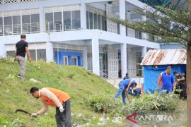 Gelorakan Kota Wisata, Pemkot gotong royong di area Pelabuhan Balohan