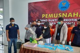 BNN officers in Jambi destroy 1,001 ecstasy pills