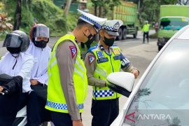 Menjaring pajak kendaraan bermotor dengan program 5 untung