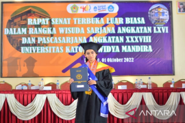 Cerita Tia Ragat berjuang mendulang prestasi di perguruan tinggi