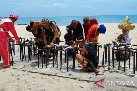 Peserta Peran Saka Nasional tanam terumbu karang di Pantai Tongaci