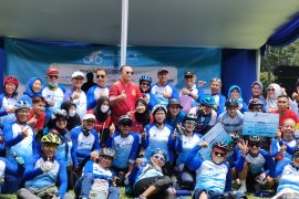 Ratusan alumni IPB gowes sepanjang 59 kilometer dari Monas ke kampus IPB Bogor