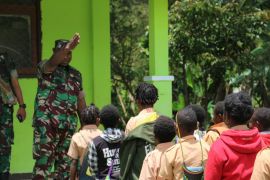 Dandim 1702 Jayawijaya harap siswa TK-SD satu atap tetap semangat belajar