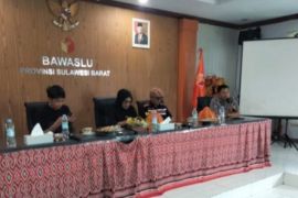 Bawaslu Sulbar menyerahkan kendaraan operasional Sentra Gakkumdu