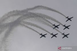 Atraksi Jupiter Aerobatic Team pukau Penonton F1 Powerboat Danau Toba