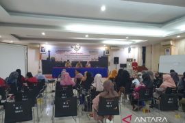 Pemkot latih puluhan ibu rumah tangga untuk jadi penjahit profesional