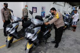 Penyerahan motor operasional KTT G20