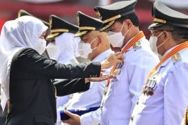 Wali Kota Madiun Maidi terima lencana Jer Basuki Mawa Beya Emas