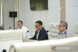 Pemkab Bogor bongkar 10 bangunan langgar sempadan Sungai Ciliwung