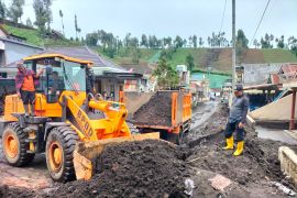 Sempat terdampak longsor, jalan Lumajang-Malang dapat dilalui kembali