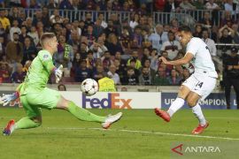 Kiper Barcelona Marc-Andre ter Stegen resmi berseragam Girona