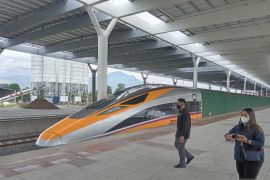 Stasiun kereta cepat terintegrasi dengan stasiun LRT di Halim, sebut Kemenhub