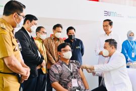 Vaksin IndoVac produksi Bio Farma lakukan penyuntikan perdana