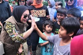 Bupati Mamuju minta makanan pengungsi banjir Kalukku dipastikan terjamin