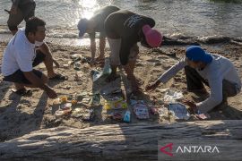 Riset Pencemaran Mikroplastik di Teluk Palu Page 2 Small
