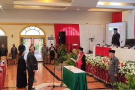 Cartenz Inigo dilantik jadi Wakil Ketua IV DPRP Papua Barat