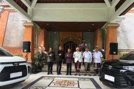 Gubernur Bali siap bantu seluruh Majelis Desa Adat dengan mobil operasional