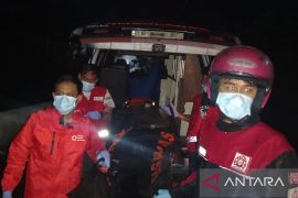 Basarnas Cianjur dan Tim Gabungan BPBD temukan jasad anak laki-laki yang hanyut