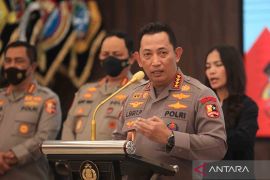 Sepekan, gas air mata kedaluwarsa hingga Teddy Minahasa