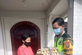 Polsek Lubuk Pakam beri paket bantuan untuk warga terdampak kenaikan BBM di Sumut