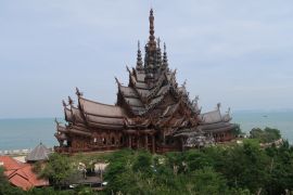 Menyusuri magisnya "Sanctuary of Truth"