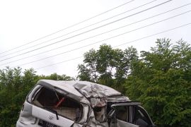 Dihantam tronton tangki, mobil Suzuki ertiga ringsek di Aceh Jaya