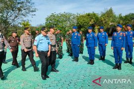 Kapolres Bangka Barat mengajak warga jaga keamanan pilkades serentak