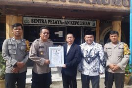 Kapolsek Barumun terima piagam penghargaan Presisi Award dari Lemkapi