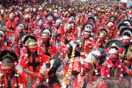 Rekor muri Tari Topeng