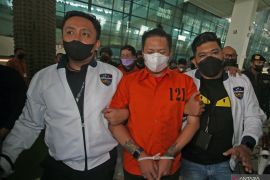 Polri berhasil pulangkan tiga tersangka judi online dari Kamboja