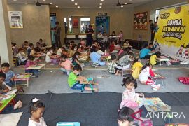 Ratusan murid ikuti lomba mewarnai Waroeng Steak&amp; Shake Kampung Nias