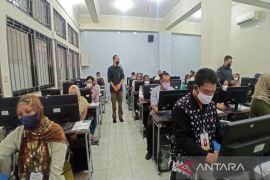 Bawaslu Surakarta menggelar tes tertulis calon anggota panwaslu kecamatan