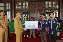 Pemprov salurkan bantuan 40 ton beras untuk korban banjir di Kalbar