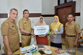 Pemkot Sabang serahkan santunan jaminan kematian bagi ahli waris