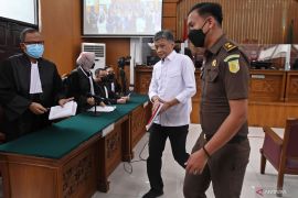 JPU mendakwa Hendra Kurniawan dengan UU ITE dalam kasus Brigadir J