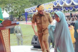 Bobby Nasution beri modal usaha 5.000  warga Langkat