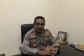 Polda Maluku lepaskan dua mobil tangki angkut BBM milik TNI, bantah 86