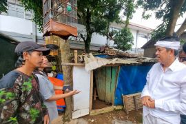 Suami istri ditemukan tinggal gubuk reyot di Purwakarta