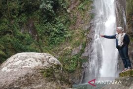 Pj. Bupati Tapteng kagumi keindahan Air Terjun Sipitu-Pitu