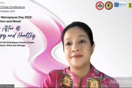 Hubungan harmonis bantu wanita ringankan stres akibat menopause