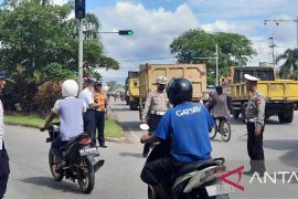 Dishub batasi operasional angkutan guna atasi kemacetan