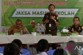 Kejari KKT sosialisasi hukum bagi siswa di pulau terluar Maluku