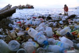 Indonesia backs global fight against plastic waste