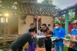 Hari Santri, KNPI berikan bantuan ke korban kebakaran di Ponpes