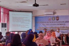 Fomeka dan Dinas Koperasi Kalbar berikan bantuan pada pelaku usaha pemula